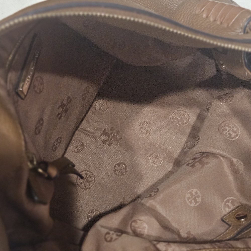Never used! Tory Burch Taylor HOBO pebbled leather bag w/dust bag - Picture 7 of 8
